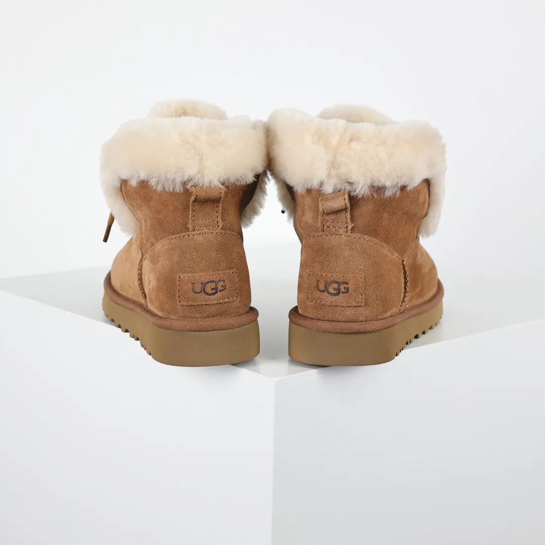 Pick up locally 💰620. The core recommendation is good price. The platform’s foreign trade is exclusively for UGG Classic women’s snow boots 1174576. Produced by the ten-year-old brand shoemaking factory production line. Pay attention to every detail. Longfeng A-grade genuine sheep fur is integrated. It is built in full compliance with the ZP process. Size: 35 36 37 38 39 40